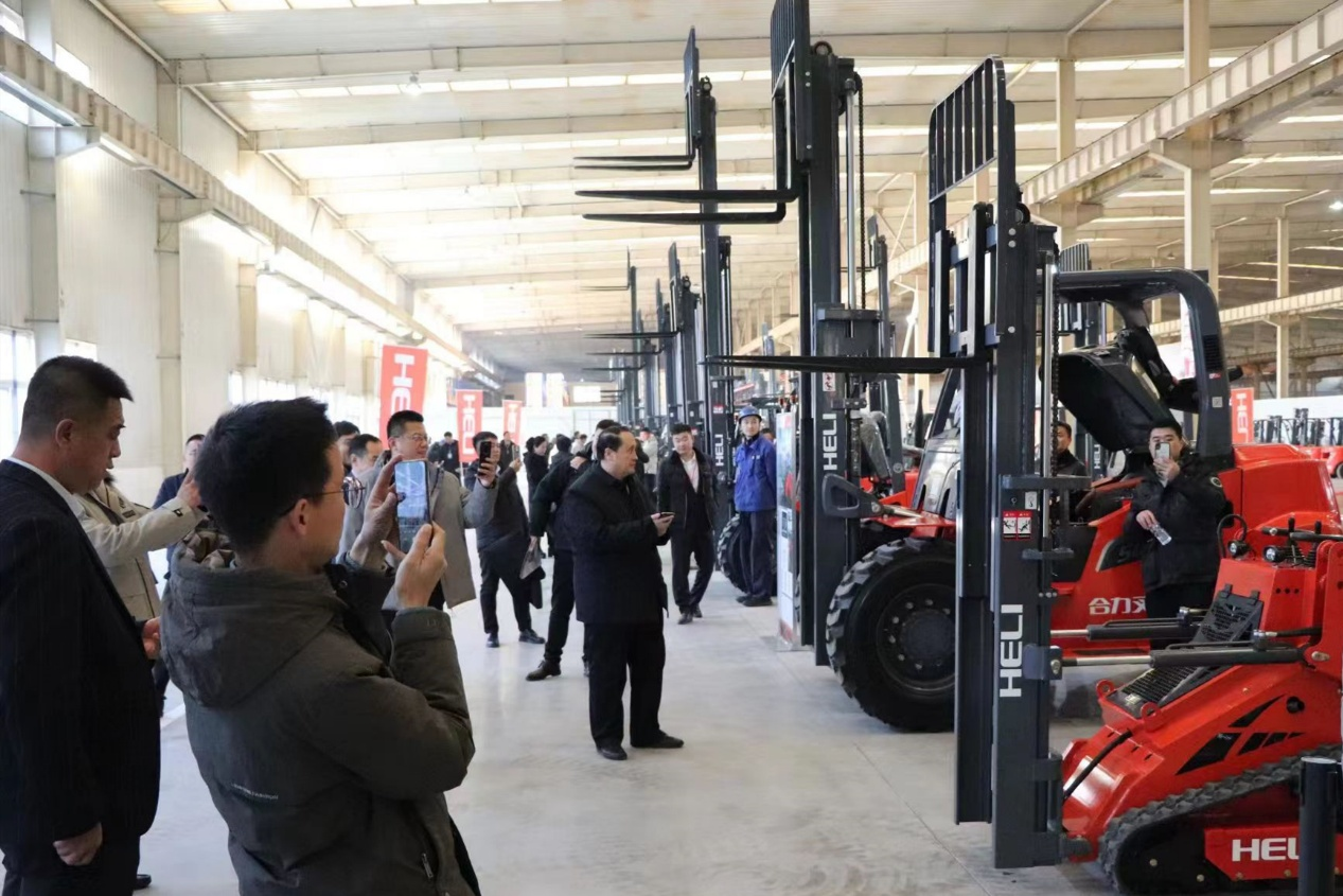 开办“qmh官网亲一家 共创赢将来”主题营销暨产品推介会.png